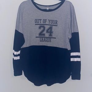 Extra Large white/grey/black long sleeve from Bobbie Brooks